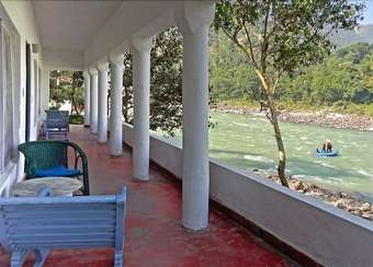 Hotel Neemrana's Glasshouse On The Ganges