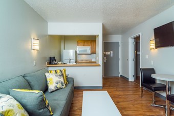 Studio Z Extended Stay Hotel & Lounge