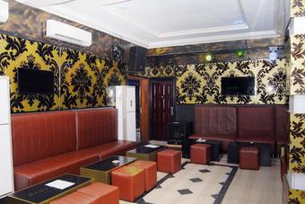 Royal Park Hotel & Suites