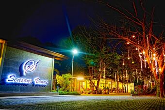 Seasons Hotel And Convention Center