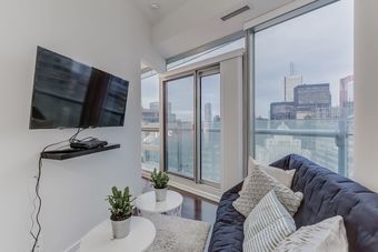 Noel Suites-york St And Lakeshore Blvd