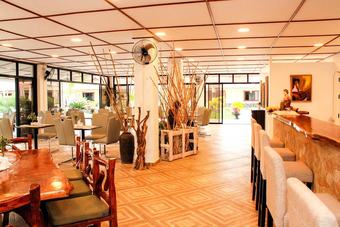 Hotel Sunshine Village Resort