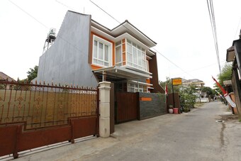 Hotel Reddoorz @ Condong Catur 3