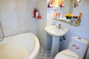 A25 Hotel 80 Mai Hac De