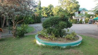 Hotel Do�a Josefa Aquino Poolside Resort