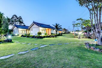 Hotel Stone Statue Village Hanok