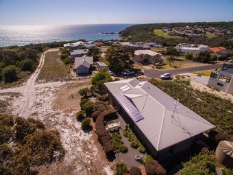 Tura Beachhouse In Dolphin Cove