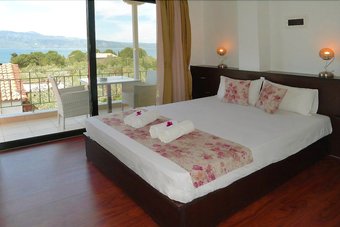 Hotel Ampoulos Rooms & Apartments