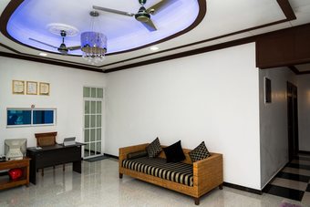 Hotel Dhirey Inn