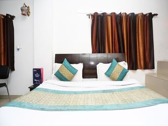 Hotel Oyo 8253 Golden Heights