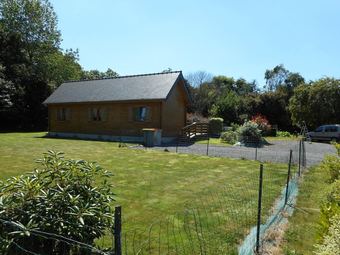 House With 2 Bedrooms In Coatreven, With Enclosed Garden And Wifi - 10 Km From The Beach