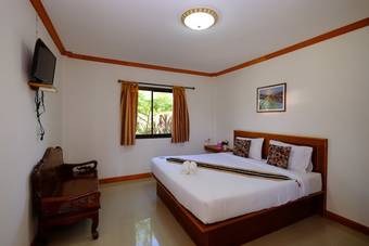 Hotel Paktraporn Resort