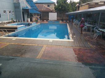 Ozom Hotel