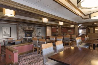 Hotel Doubletree By Hilton Grand Rapids Airport