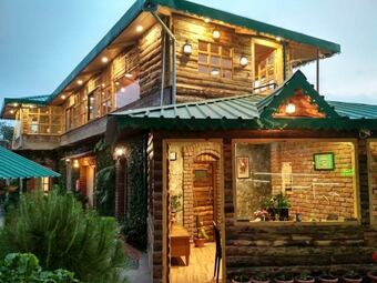 Hotel Jharipani Castle