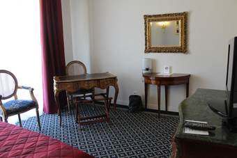 Hotel H�tel Fleur De Lys