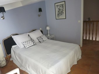 Hotel Entre Vignes Et Dentelles