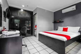 Hotel Reddoorz Plus Near Rs Fatmawati 2