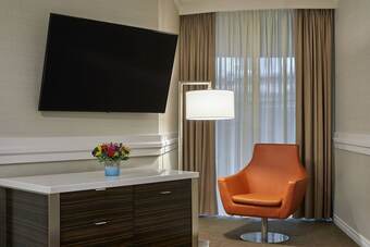 Delta Hotels By Marriott Edmonton Centre Suites