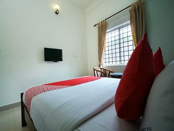 Hotel Oyo 14374 Mgs Residency
