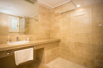 Fantastic Beachside 3 Bedroom Apartment