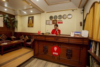 Oyo 169 Hotel Cosmic