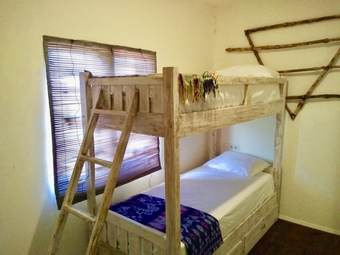 Hostal The Tree House Sumbawa - Hostel