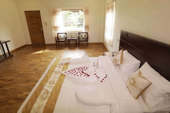 Famous Hotel Bagan 2