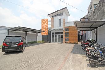 Hotel Reddoorz Near Hartono Mall 3