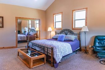 Sunset Chalet - 2600 Sq.ft. Multi-seasonal Retreat