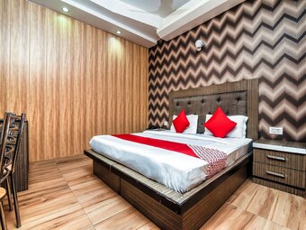 Oyo 16933 Hotel Sunrize