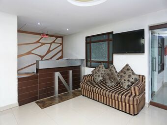 Oyo Flagship 15233 Hotel G7