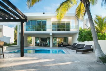 5 Br House With Pool And Private Beach
