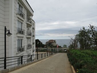 Black Rose Apartment