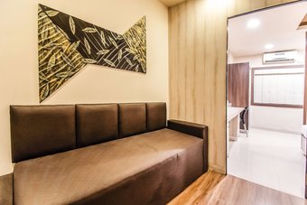 Fabhotel Emerald Manor