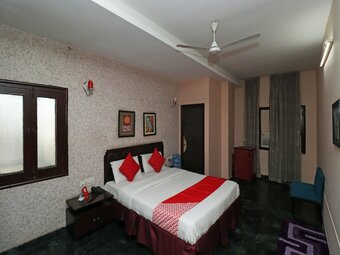 Oyo 28336 Hotel Girish