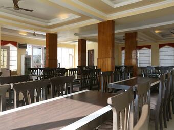 Hotel Oyo 18601 Zurich Resort