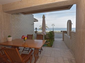 Camellia House Seafront - Nea Potidea