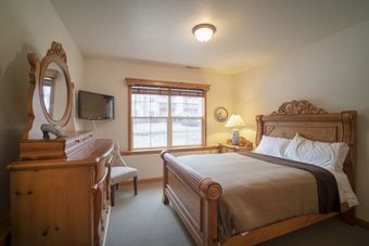 3 Bedroom 3 Bathroom Chalet 719