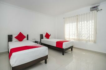 Oyo 27798 Hotel Cosmopolitan