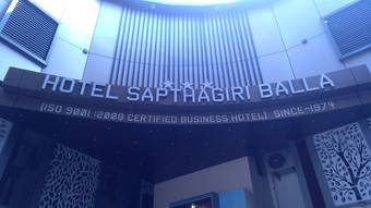 Hotel Iroomz Sapthagiri Balla