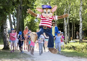 Bungalow With 3 Bedrooms In Onzain, With Wonderful Lake View, Pool Access, Enclosed Garden