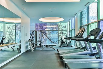 Modern Condo In Financial District