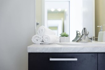 Elegant Condo With Panoramic Views