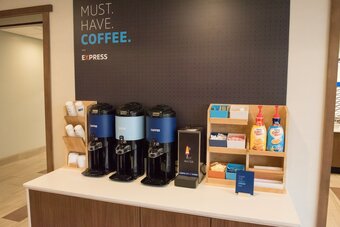 Hotel Holiday Inn Express And Suites Warsaw - E Center