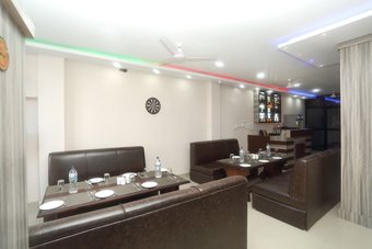 Oyo 548 Hotel Swiss Palace Inn