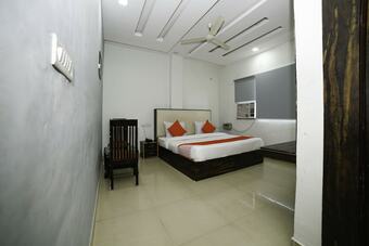 Hotel Oyo 29773 C P Palace