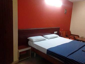 Hotel Iroomz Chalukya Residency