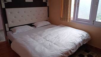 Stayapart Hotel Uday Palace