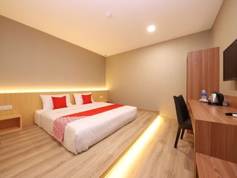 Oyo 89420 Hotel 101